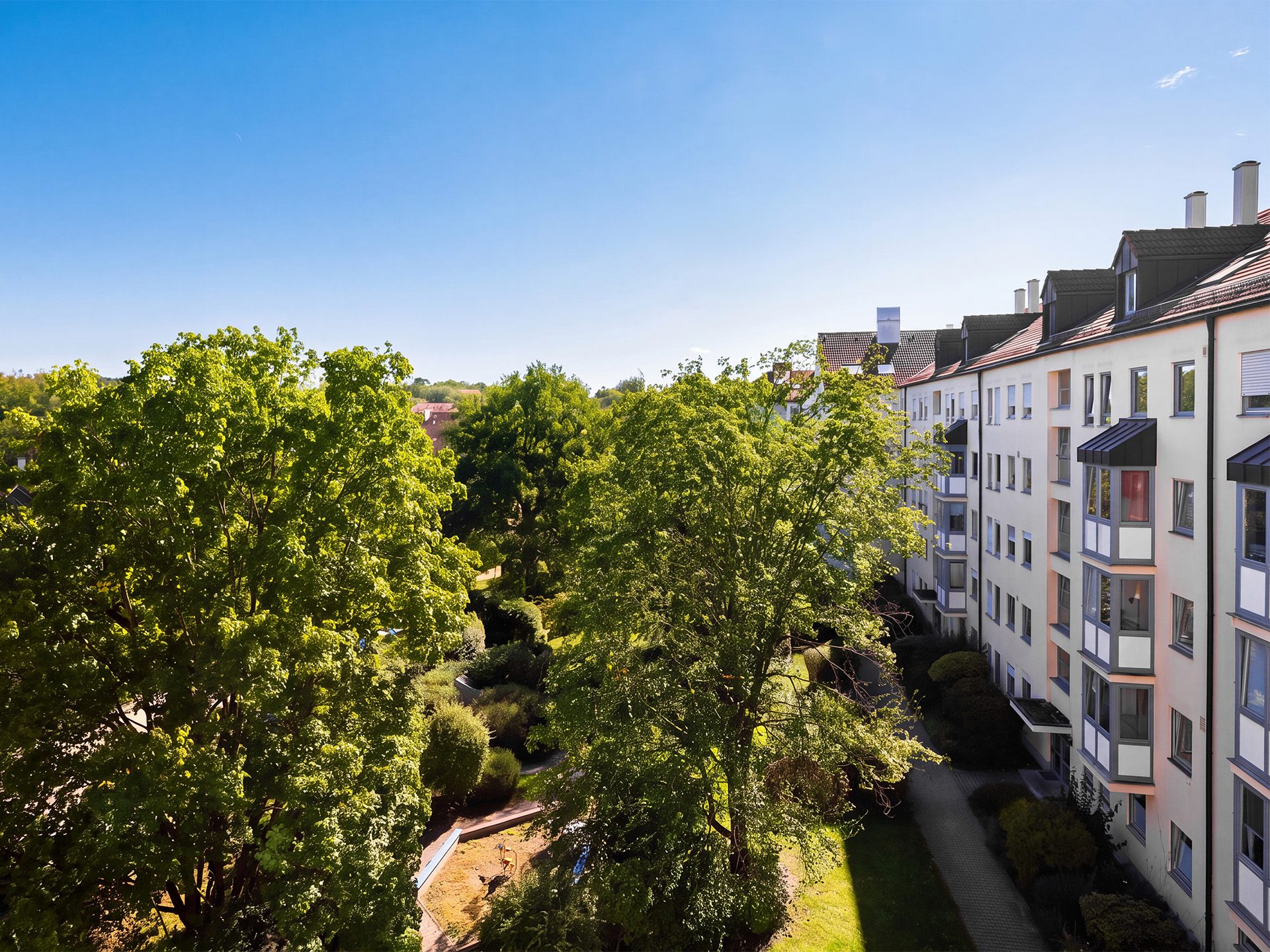 Veltrup Immobilien - Immobilienangebot - Landsberg am Lech - Wohnen - FREI FÜR NEUE IDEEN: 2-ZIMMER WOHNUNG MIT BALKON AM ENGLISCHEN GARTEN