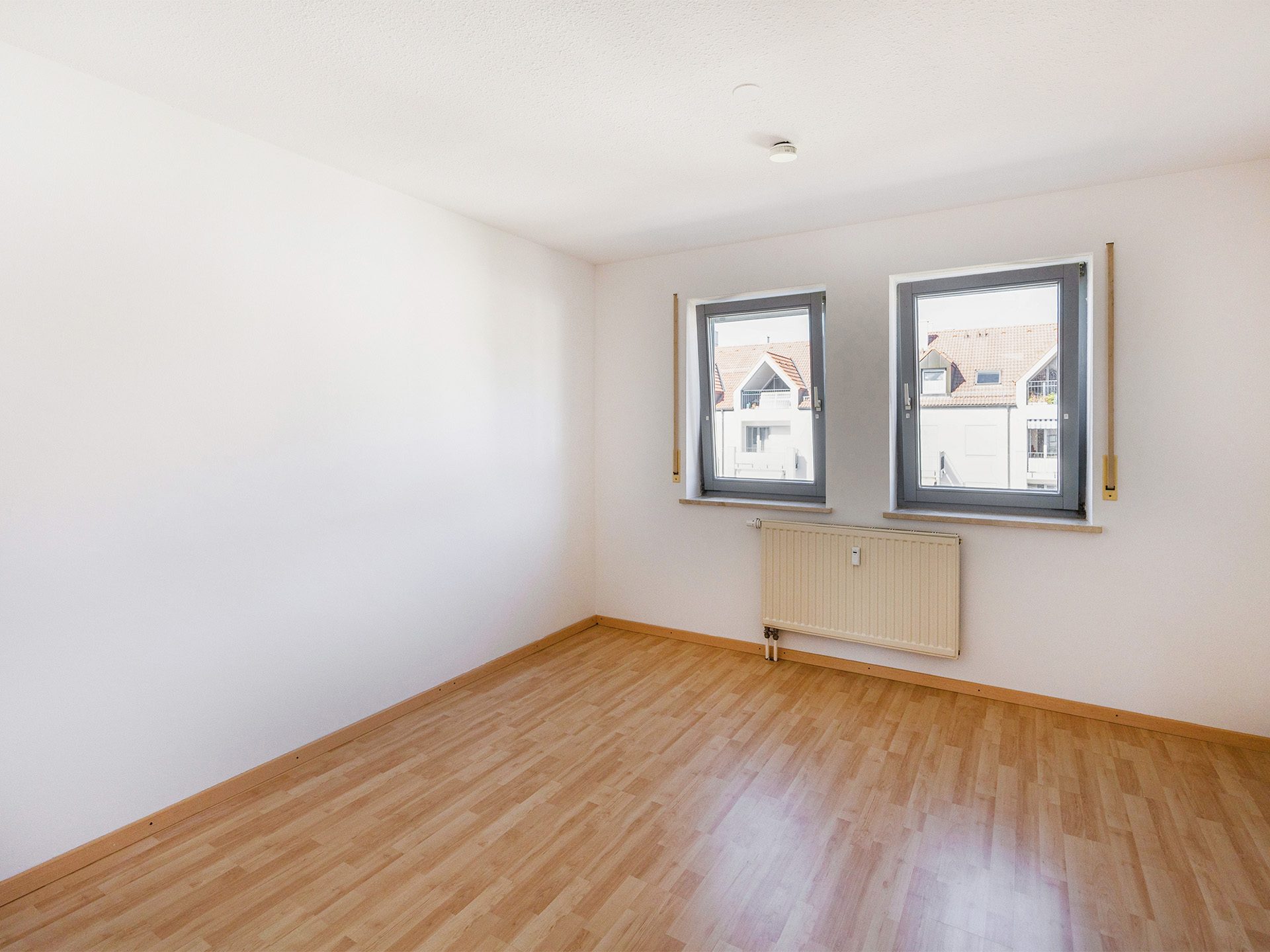 Veltrup Immobilien - Immobilienangebot - Landsberg am Lech - Wohnen - FREI FÜR NEUE IDEEN: 2-ZIMMER WOHNUNG MIT BALKON AM ENGLISCHEN GARTEN