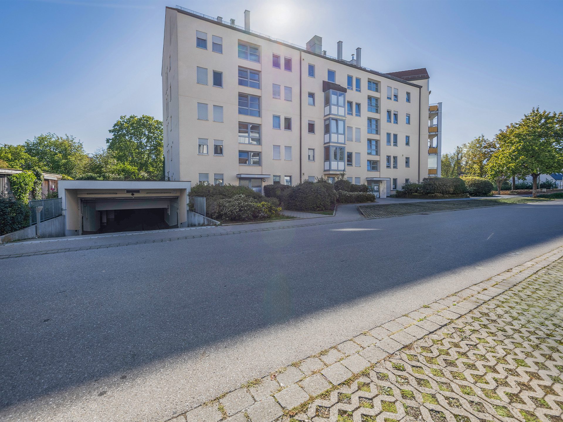 Veltrup Immobilien - Immobilienangebot - Landsberg am Lech - Wohnen - FREI FÜR NEUE IDEEN: 2-ZIMMER WOHNUNG MIT BALKON AM ENGLISCHEN GARTEN