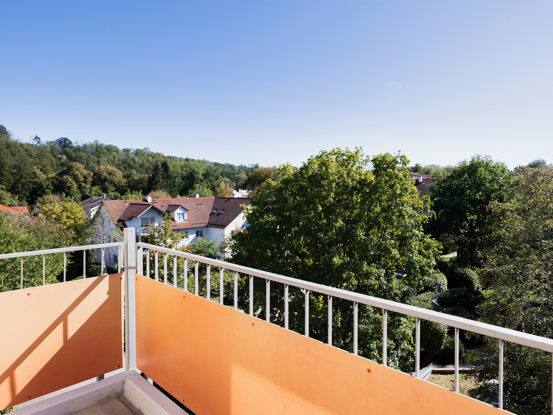 Veltrup Immobilien - Immobilienangebot - Landsberg am Lech - Wohnen - FREI FÜR NEUE IDEEN: 2-ZIMMER WOHNUNG MIT BALKON AM ENGLISCHEN GARTEN