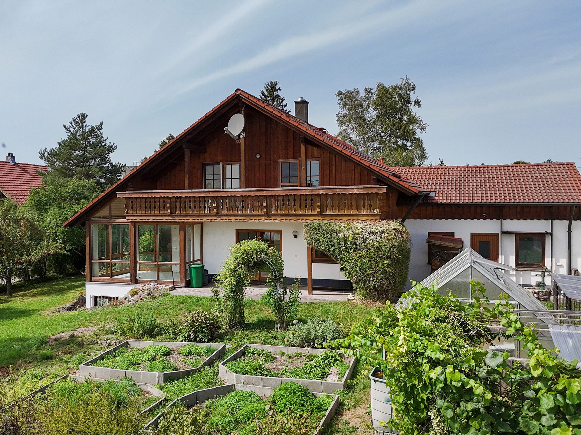 Veltrup Immobilien - Immobilienangebot - Rott - Wohnen - EIN ORT MIT BESONDEREM CHARME -  KLEINES EINFAMILIENHAUS MIT GROSSEM GARTEN IN ROTT