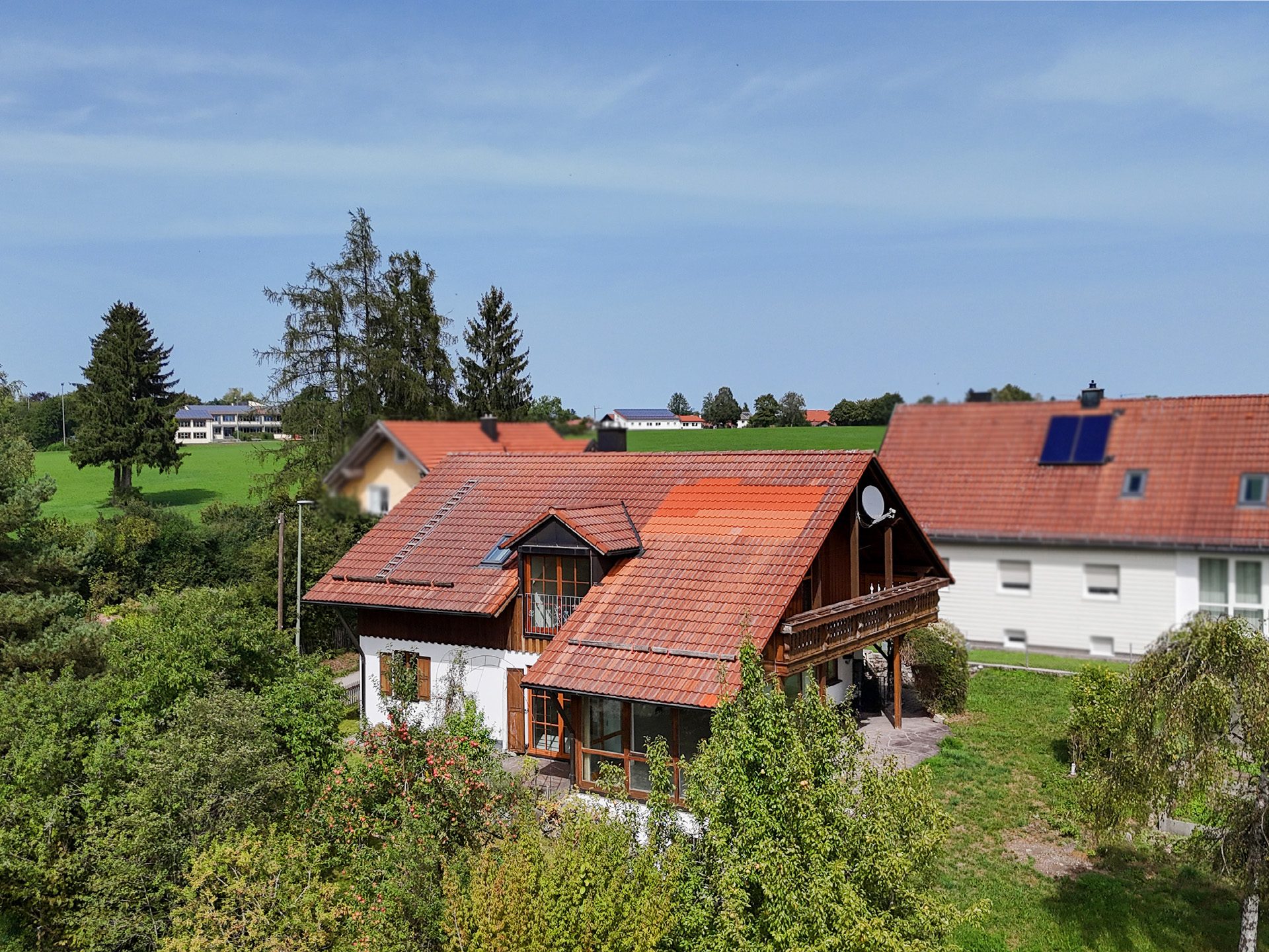 Veltrup Immobilien - Immobilienangebot - Rott - Wohnen - EIN ORT MIT BESONDEREM CHARME -  KLEINES EINFAMILIENHAUS MIT GROSSEM GARTEN IN ROTT