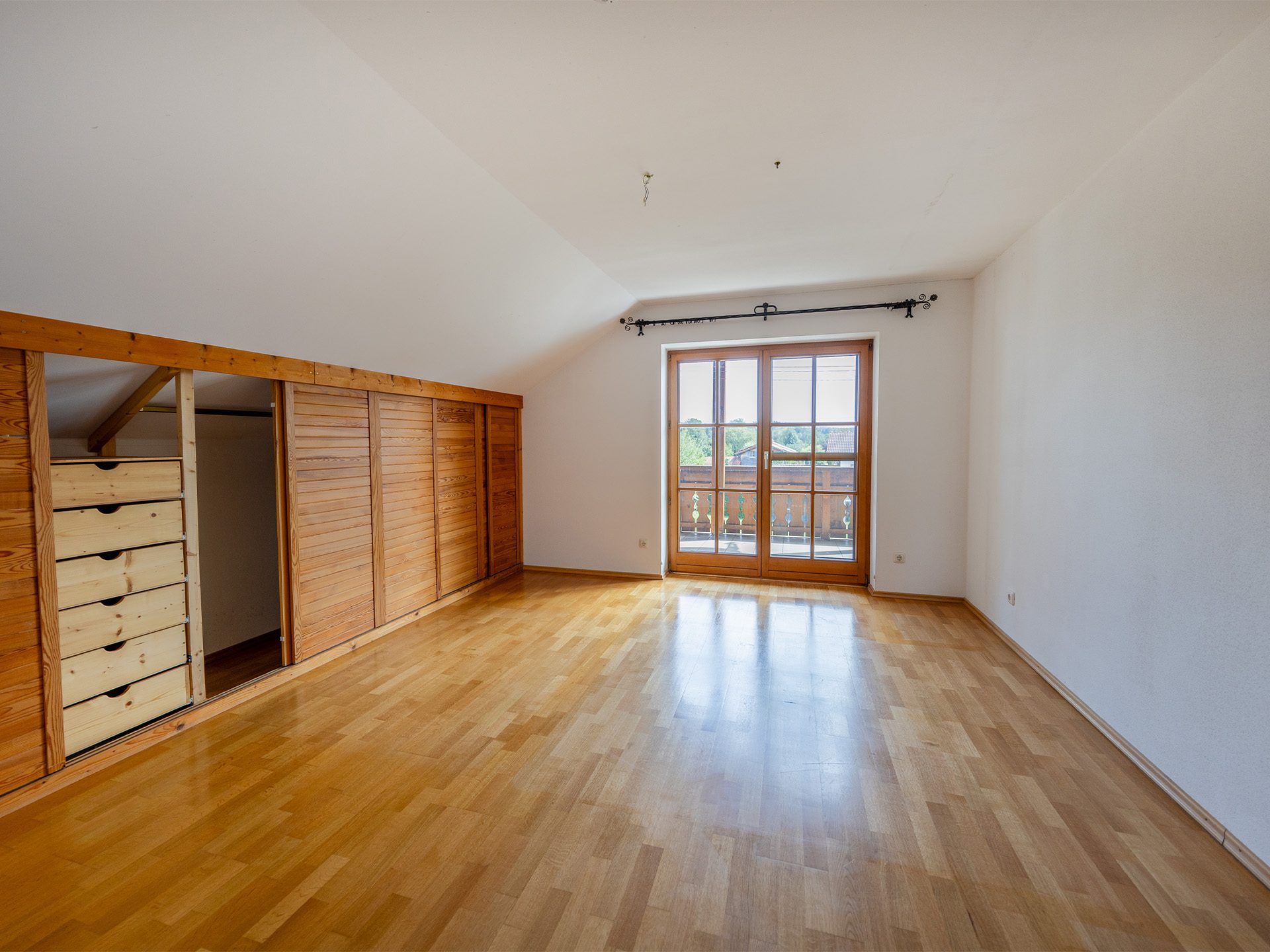 Veltrup Immobilien - Immobilienangebot - Rott - Wohnen - EIN ORT MIT BESONDEREM CHARME -  KLEINES EINFAMILIENHAUS MIT GROSSEM GARTEN IN ROTT