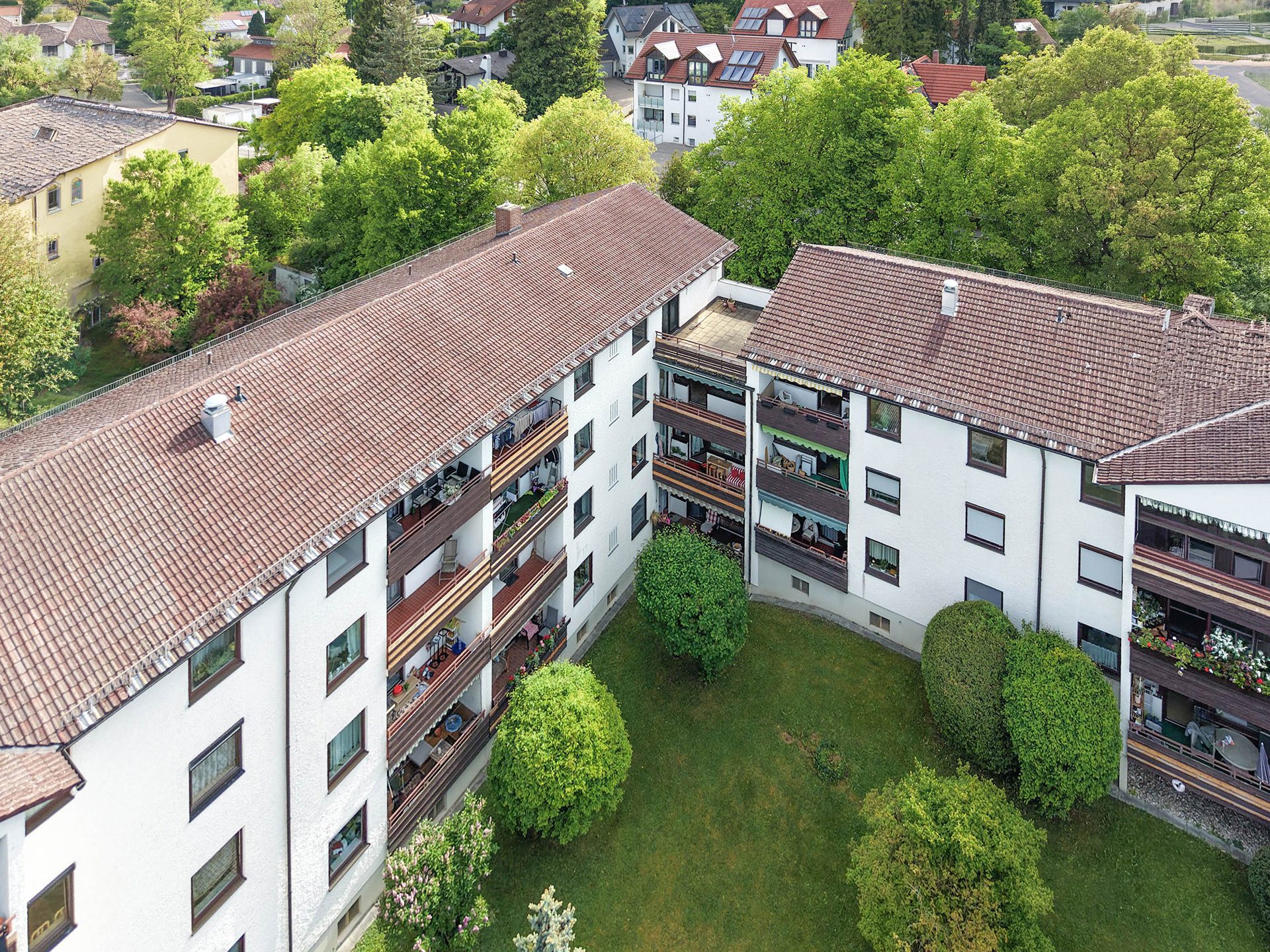 Veltrup Immobilien - Immobilienangebot - Herrsching am Ammersee - Wohnen - EIN PLATZ AN DER SONNE - HELLE 1-ZIMMER-WOHNUNG MIT DACHTERRASSE IN HERRSCHING
