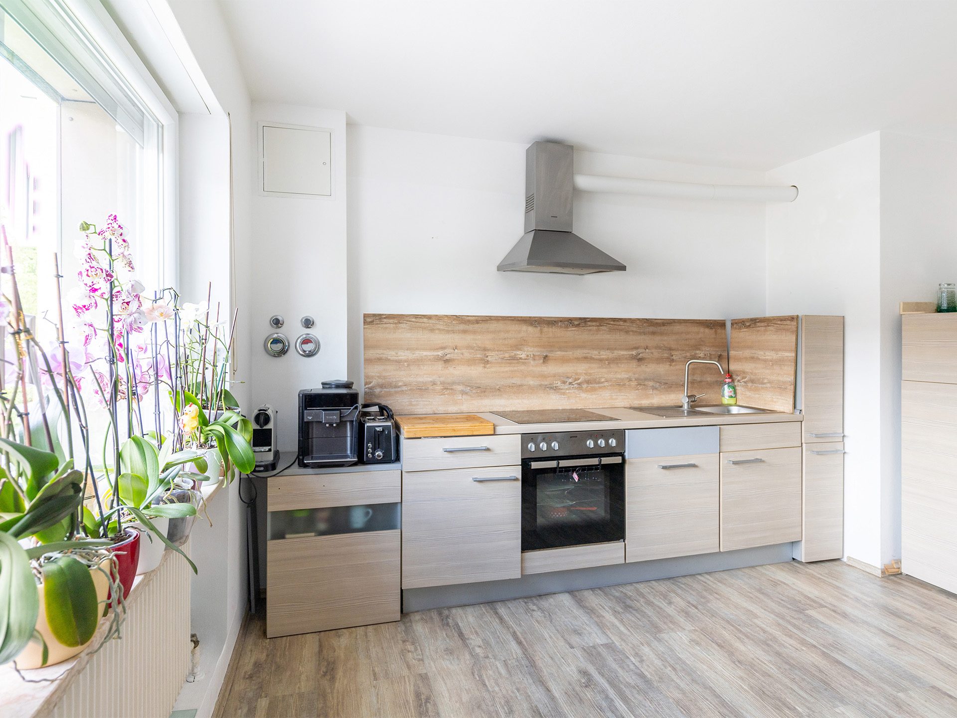 Veltrup Immobilien - Immobilienangebot - Gröbenzell - Investment und Rendite - WOHN- UND GESCHÄFTSHAUS PLUS BAUGRUNDSTÜCK IN ZENTRALER UND RUHIGER LAGE IN GRÖBENZELL