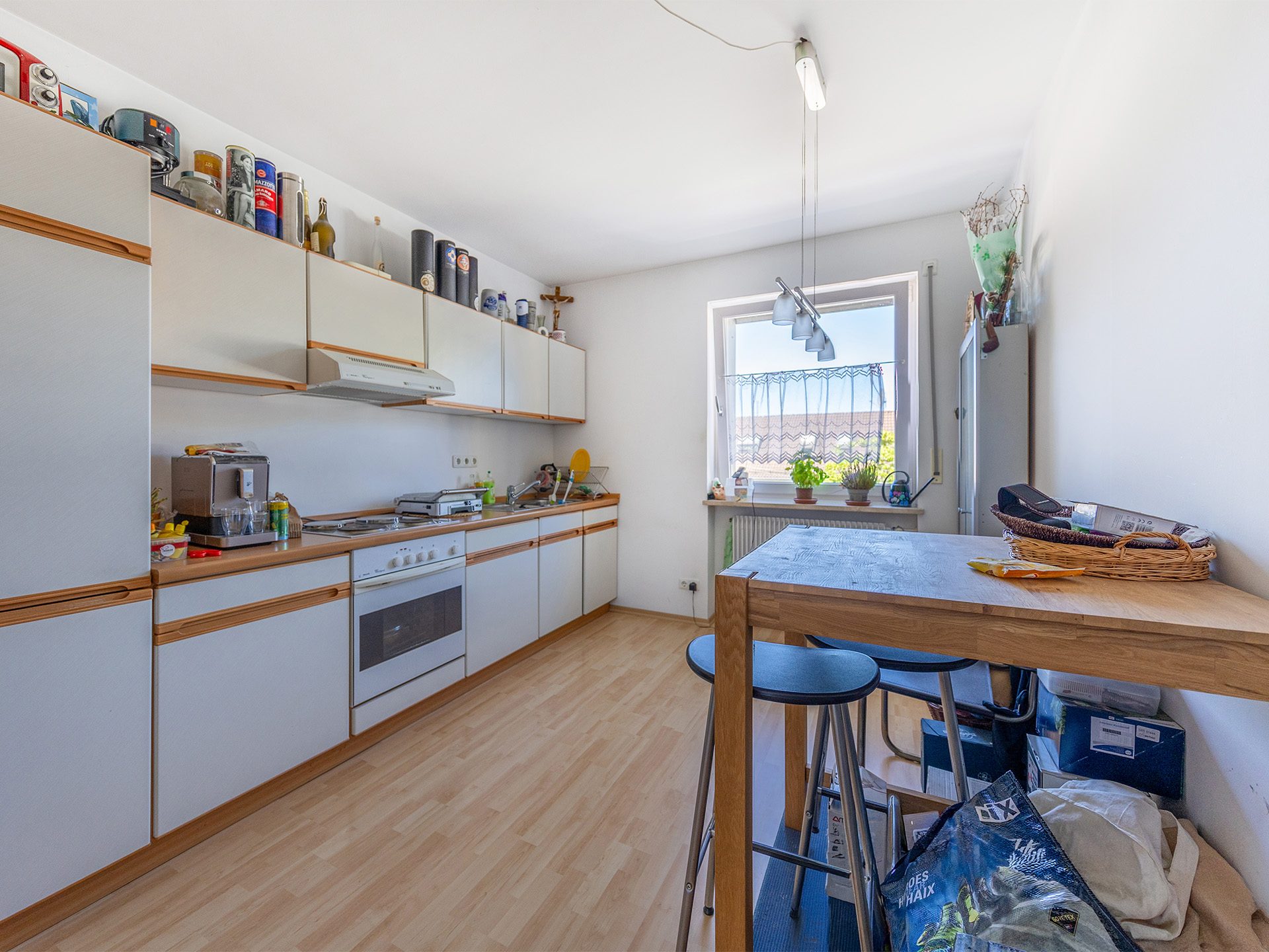 Veltrup Immobilien - Immobilienangebot - Gröbenzell - Investment und Rendite - WOHN- UND GESCHÄFTSHAUS PLUS BAUGRUNDSTÜCK IN ZENTRALER UND RUHIGER LAGE IN GRÖBENZELL