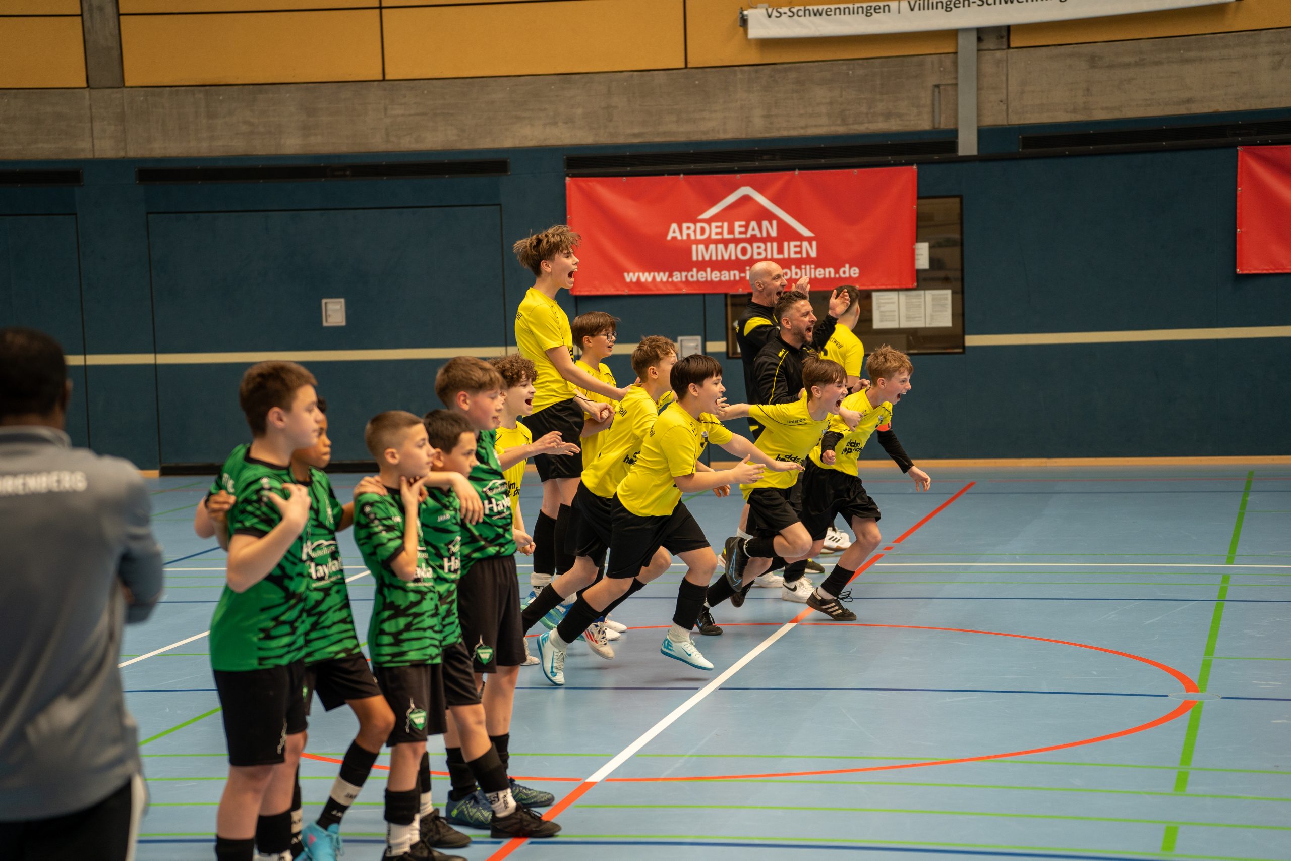 A7307313 Mannschaft jubelt beim Elfmeterschießen