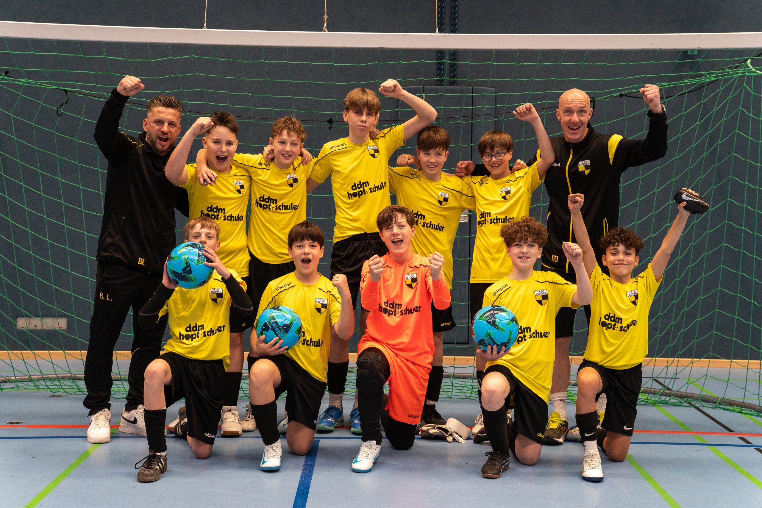 A7307501 Siegerfoto Mannschaft mit Trainer
