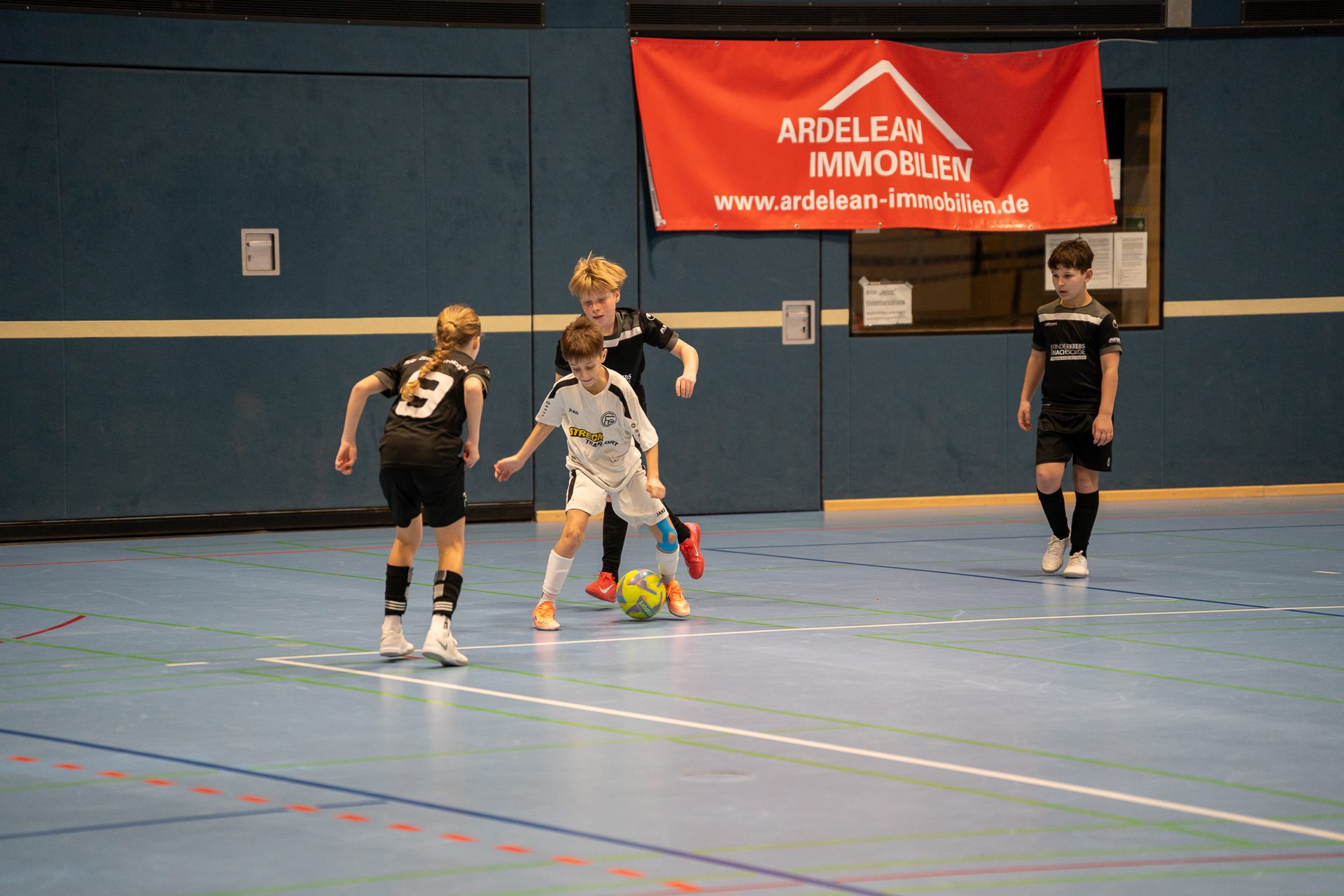 B7302353 Zweikampfszenen beim Ardelean Cup