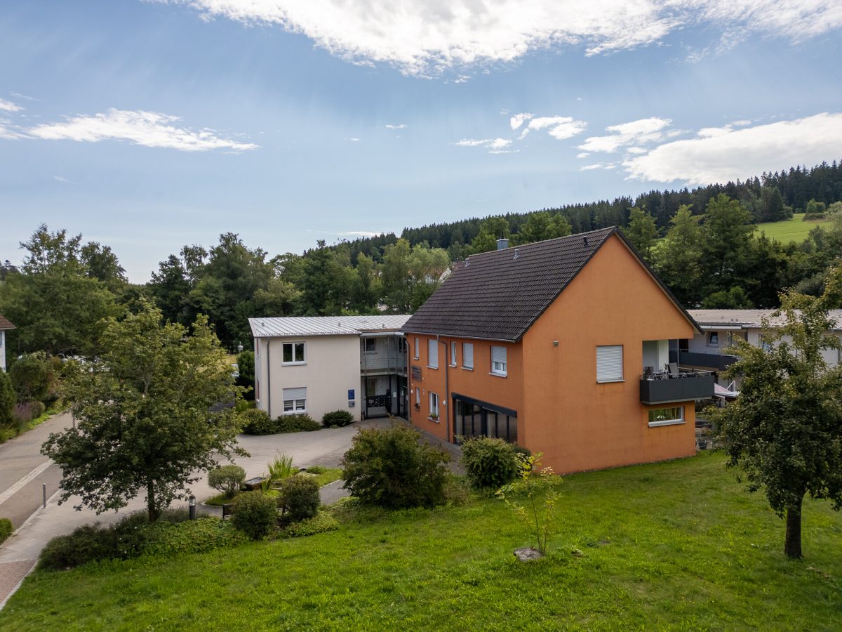 Immobilienangebot - Unterkirnach - Wohnungen - Betreutes Wohnen: 2 Zimmer, Obergeschoss mit Balkon