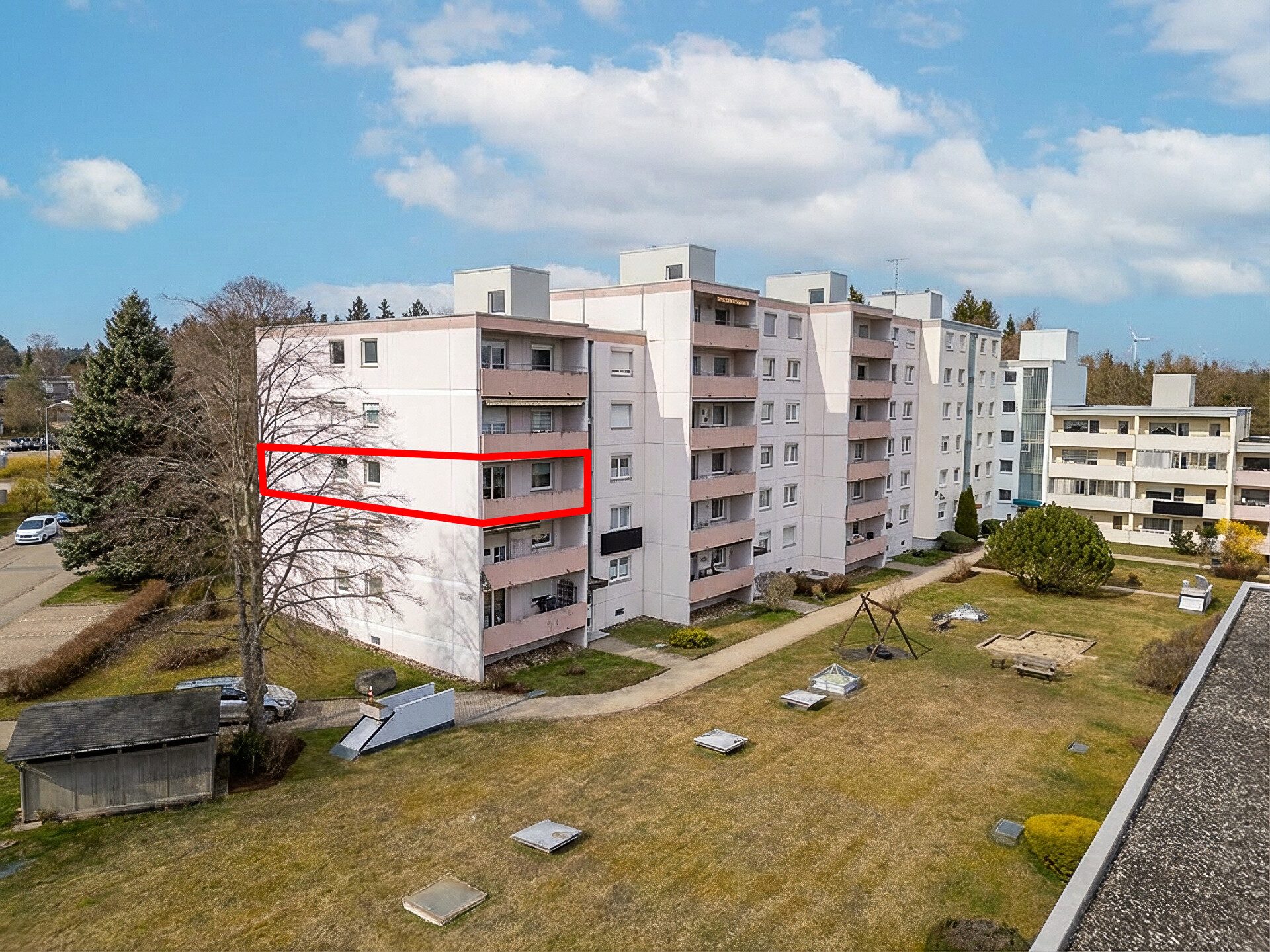 Immobilienangebot - Sankt Georgen im Schwarzwald - Wohnungen - Großzügige Eckwohnung im 2. Stock – ca. 93 m² mit Loggia und Tiefgaragenbox