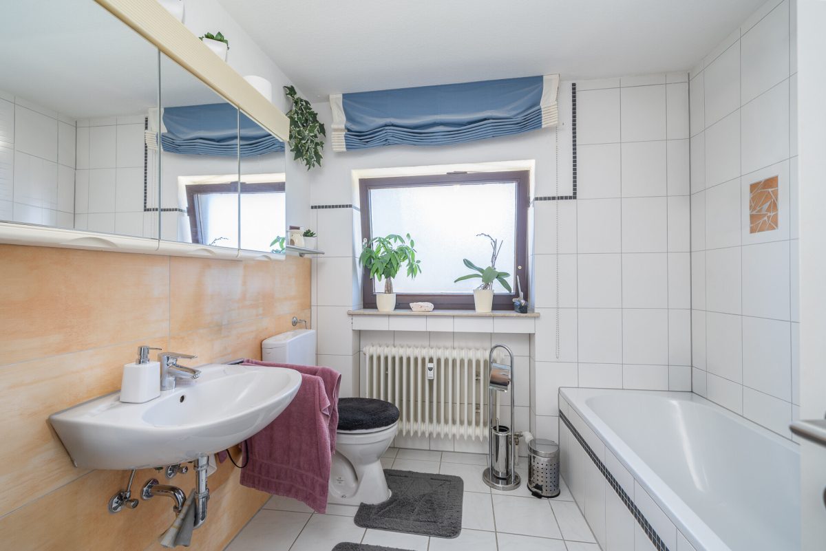 Immobilienangebot - Zimmern ob Rottweil - Wohnungen - Dachgeschosswohnung mit Loggia und Garage in Zimmern ob Rottweil