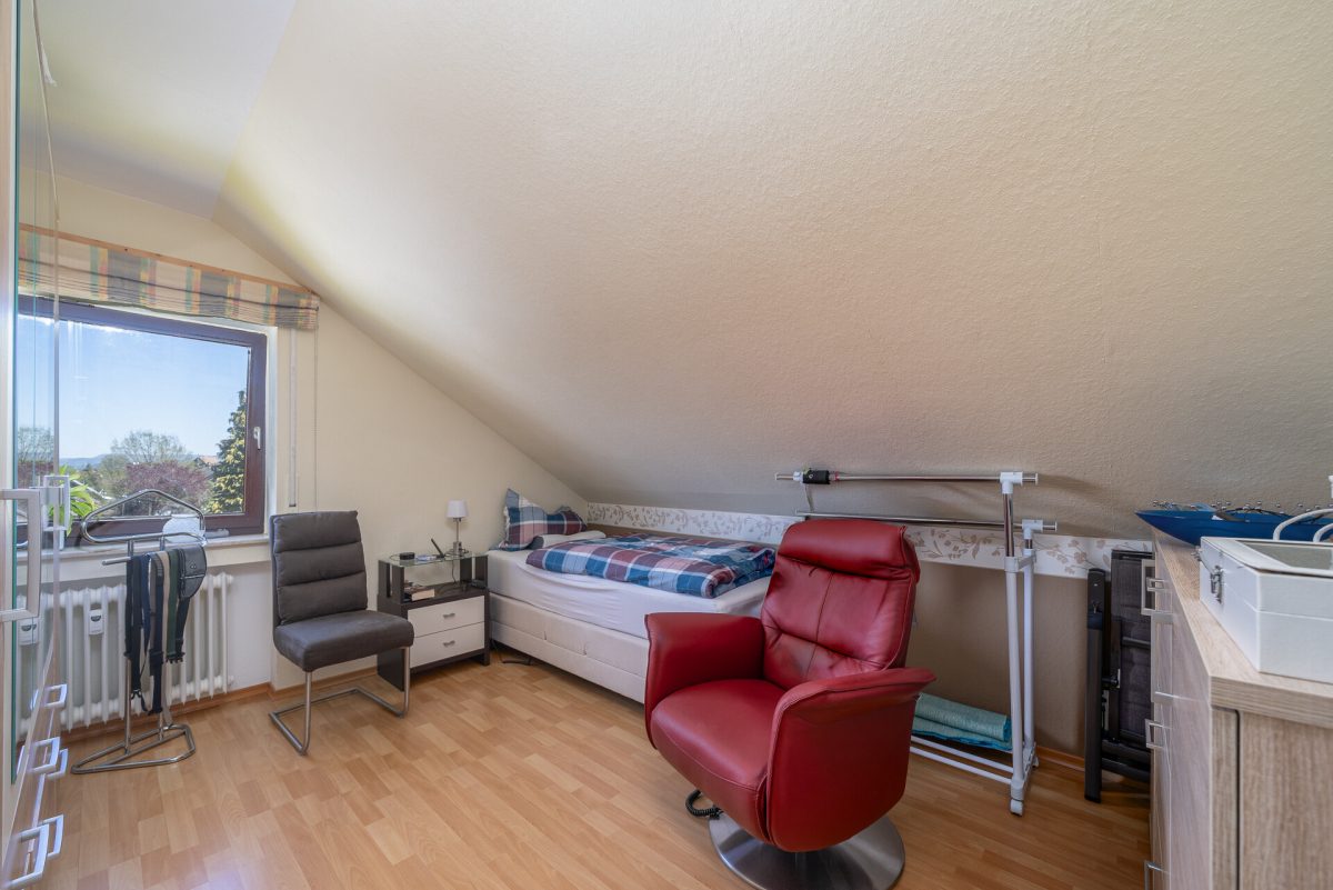 Immobilienangebot - Zimmern ob Rottweil - Wohnungen - Dachgeschosswohnung mit Loggia und Garage in Zimmern ob Rottweil