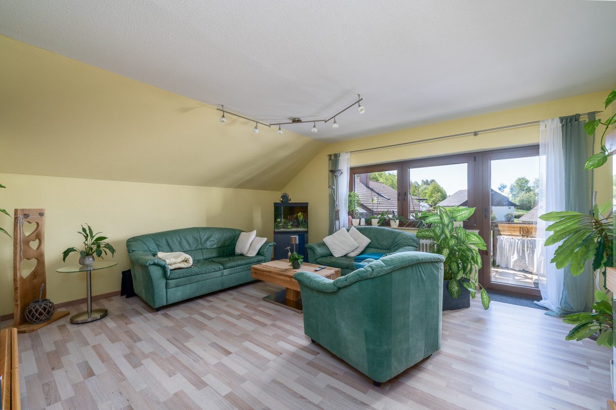 Immobilienangebot - Zimmern ob Rottweil - Wohnungen - Dachgeschosswohnung mit Loggia und Garage in Zimmern ob Rottweil