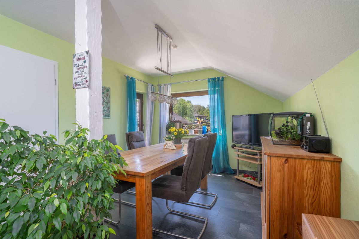 Immobilienangebot - Zimmern ob Rottweil - Wohnungen - Dachgeschosswohnung mit Loggia und Garage in Zimmern ob Rottweil