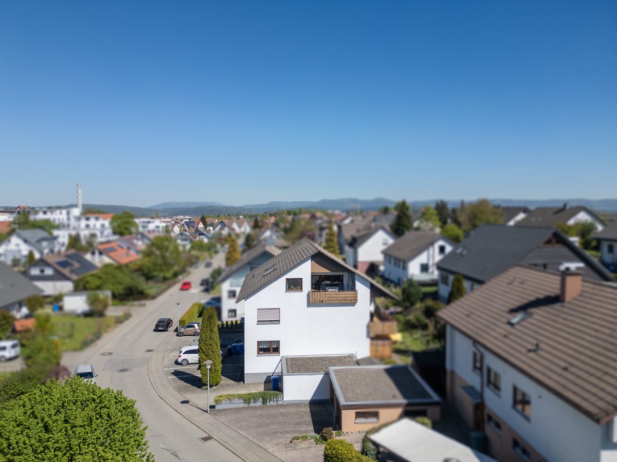 Immobilienangebot - Zimmern ob Rottweil - Wohnungen - Dachgeschosswohnung mit Loggia und Garage in Zimmern ob Rottweil