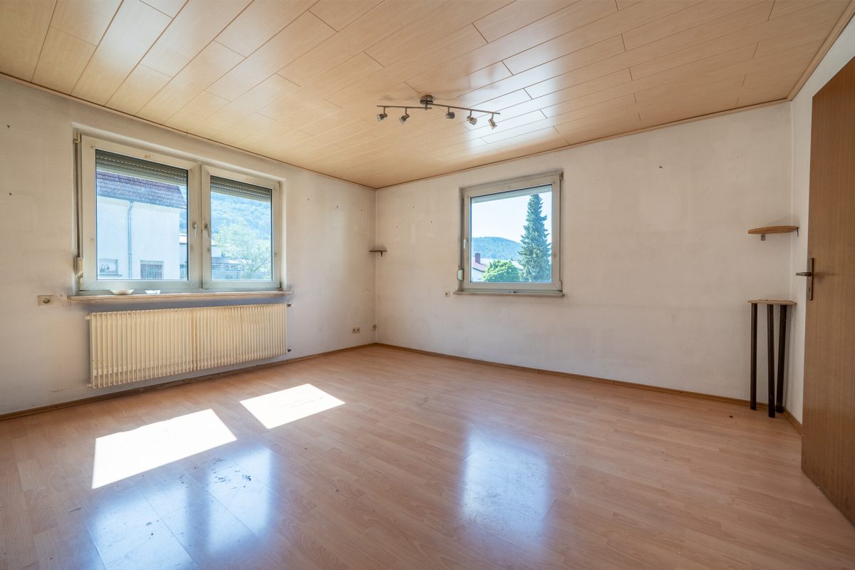 Immobilienangebot - Dürbheim - Häuser - Rohdiamant in zentraler Lage – Einfamilienhaus mit Ökonomieteil sucht handwerkliches Geschick