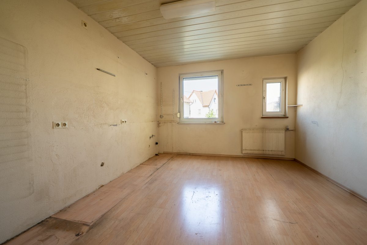 Immobilienangebot - Dürbheim - Häuser - Rohdiamant in zentraler Lage – Einfamilienhaus mit Ökonomieteil sucht handwerkliches Geschick