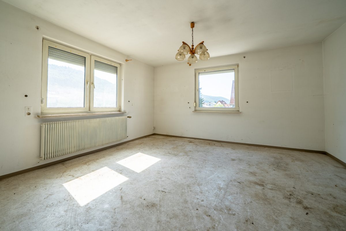 Immobilienangebot - Dürbheim - Häuser - Rohdiamant in zentraler Lage – Einfamilienhaus mit Ökonomieteil sucht handwerkliches Geschick