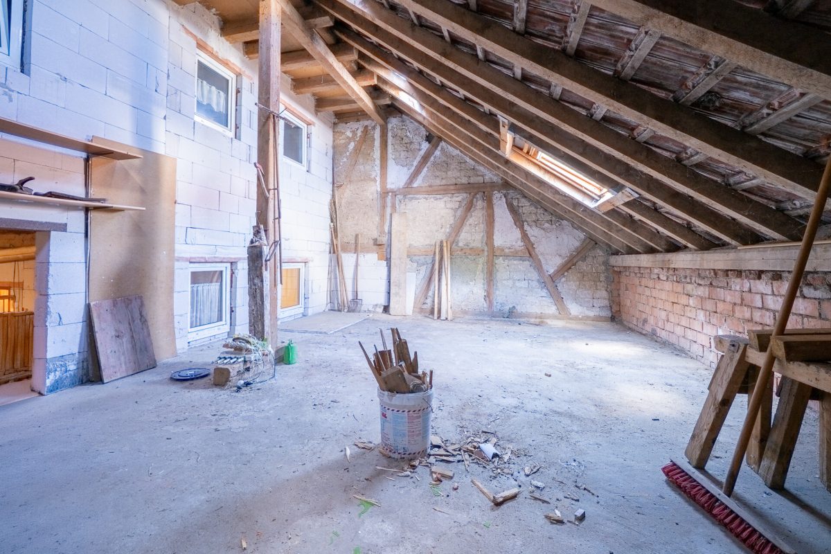 Immobilienangebot - Dürbheim - Häuser - Rohdiamant in zentraler Lage – Einfamilienhaus mit Ökonomieteil sucht handwerkliches Geschick