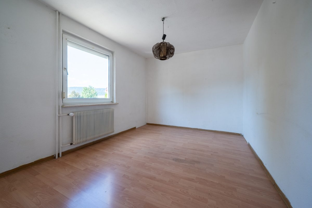 Immobilienangebot - Dürbheim - Häuser - Rohdiamant in zentraler Lage – Einfamilienhaus mit Ökonomieteil sucht handwerkliches Geschick