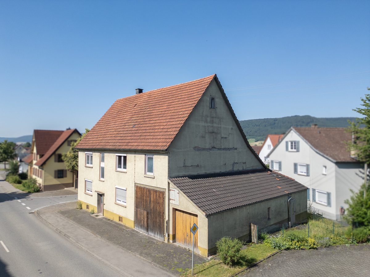 Immobilienangebot - Dürbheim - Häuser - Rohdiamant in zentraler Lage – Einfamilienhaus mit Ökonomieteil sucht handwerkliches Geschick