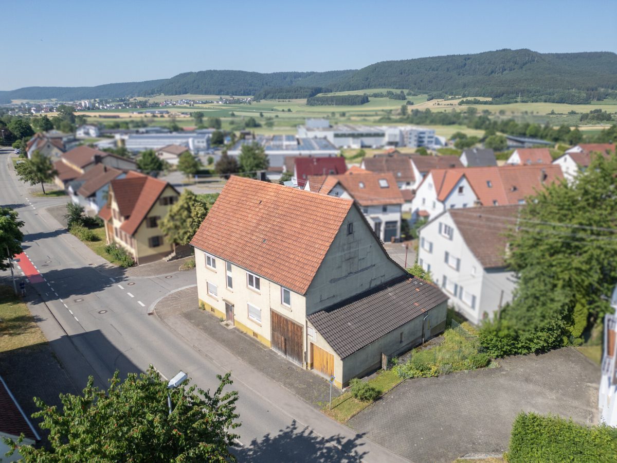 Immobilienangebot - Dürbheim - Häuser - Rohdiamant in zentraler Lage – Einfamilienhaus mit Ökonomieteil sucht handwerkliches Geschick
