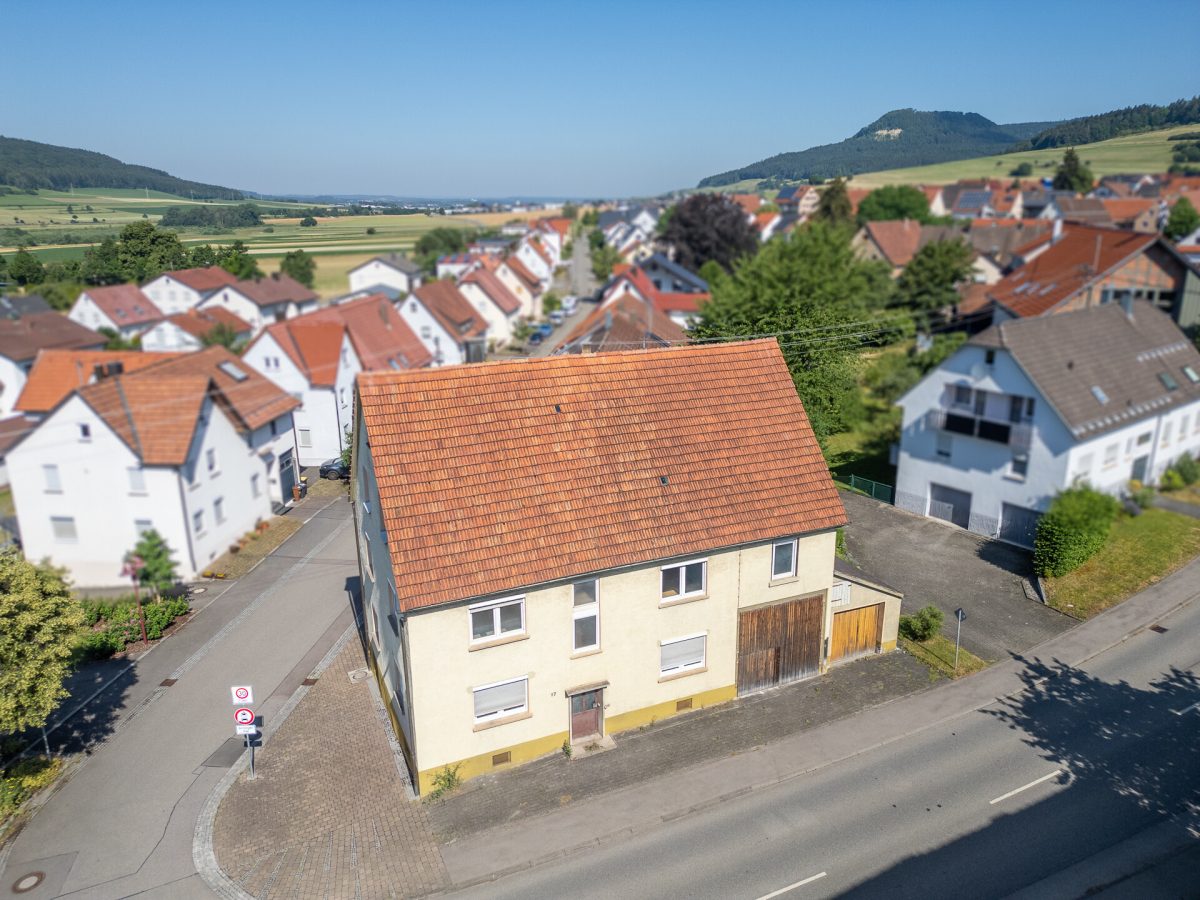 Immobilienangebot - Dürbheim - Häuser - Rohdiamant in zentraler Lage – Einfamilienhaus mit Ökonomieteil sucht handwerkliches Geschick