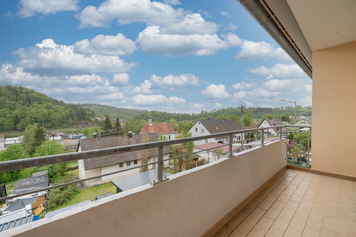 Immobilienangebot - Veringenstadt - Wohnungen - Preisbewusst einsteigen: 3,5-Zimmer-ETW mit Loggia und Stellplatz in Veringenstadt