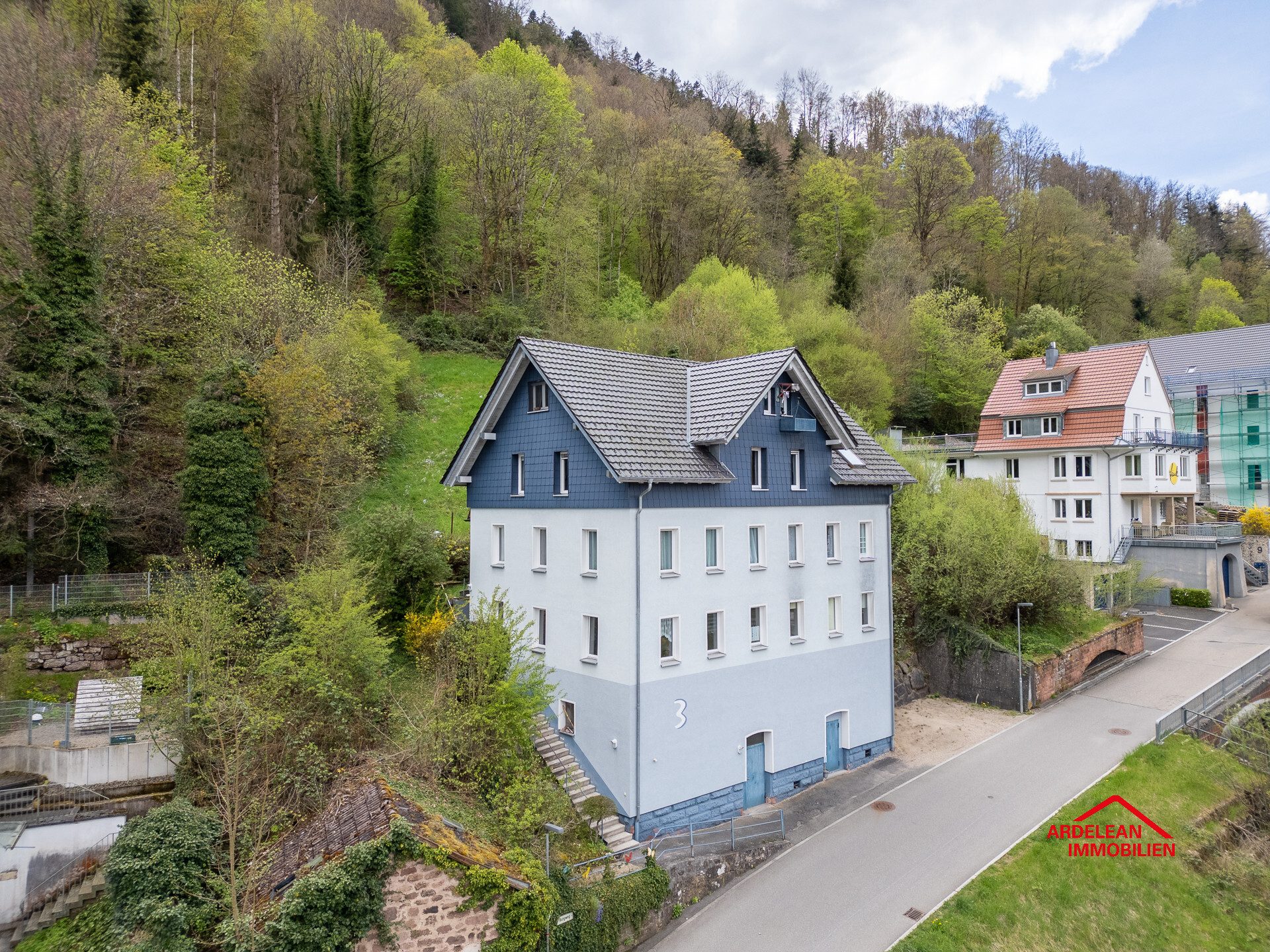Immobilienangebot - Schramberg - Häuser - Schramberg: Großes Haus für die Familie – Wohnen und Vermieten unter einem Dach