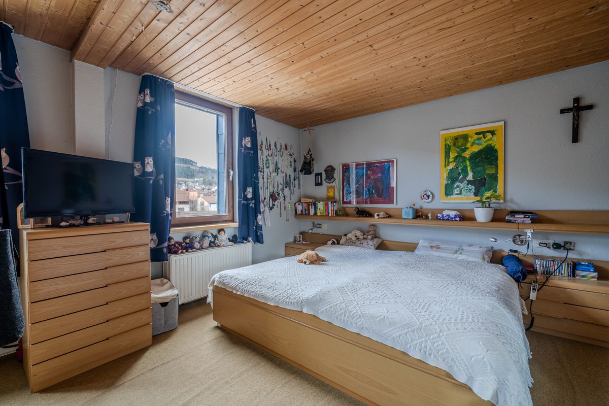 Immobilienangebot - Schramberg - Häuser - Schramberg: Großes Haus für die Familie – Wohnen und Vermieten unter einem Dach