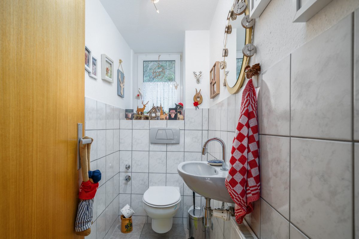 Immobilienangebot - Schramberg - Häuser - Schramberg: Großes Haus für die Familie – Wohnen und Vermieten unter einem Dach