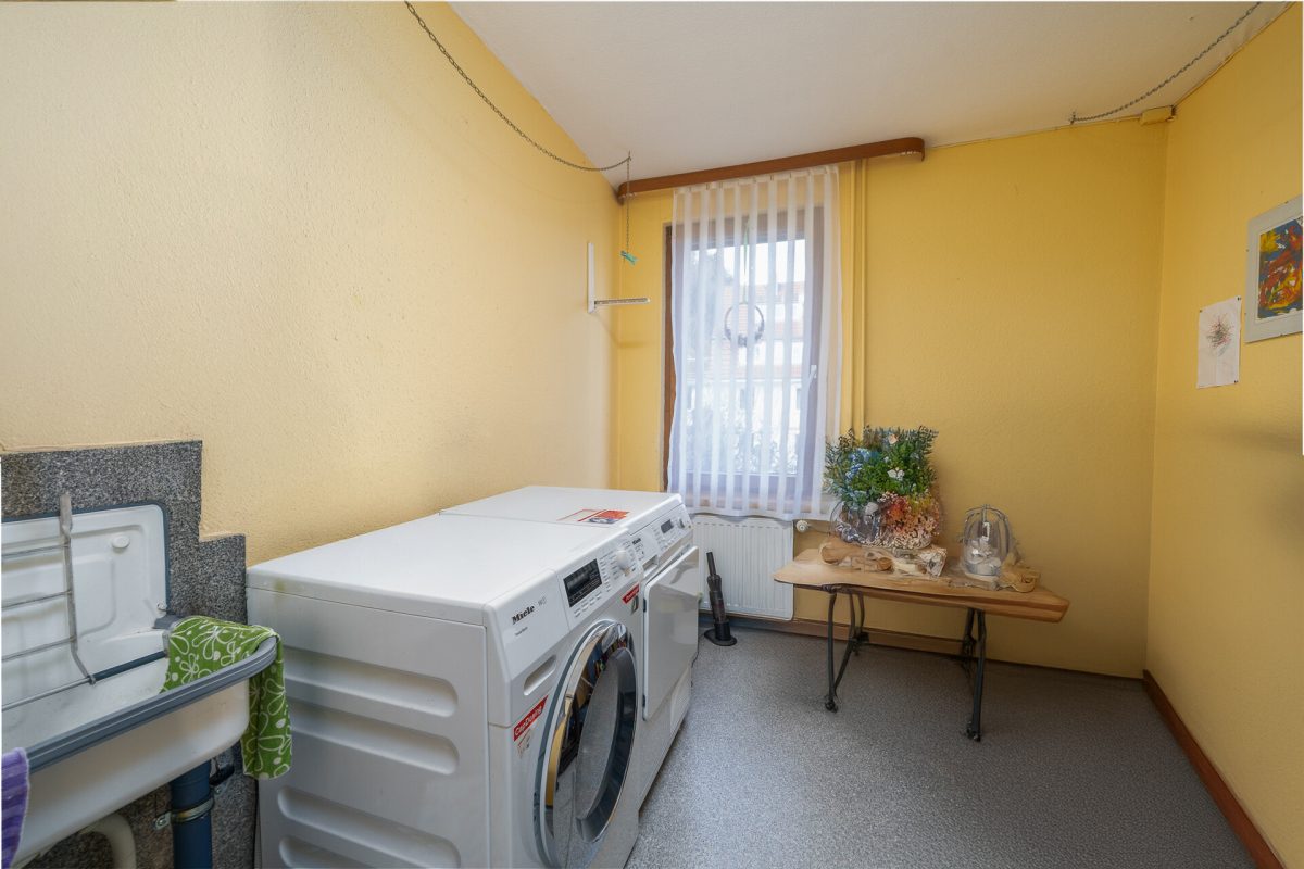 Immobilienangebot - Schramberg - Häuser - Schramberg: Großes Haus für die Familie – Wohnen und Vermieten unter einem Dach