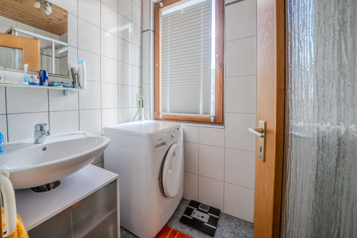 Immobilienangebot - Schramberg - Häuser - Schramberg: Großes Haus für die Familie – Wohnen und Vermieten unter einem Dach