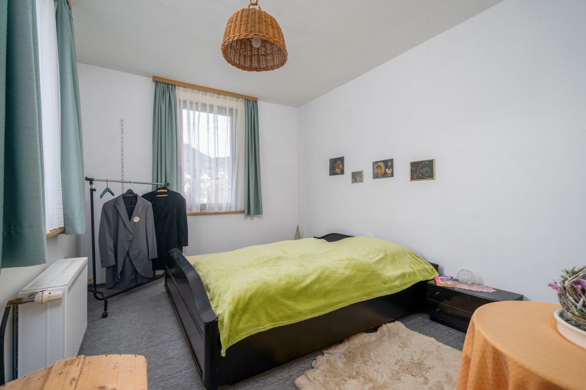 Immobilienangebot - Schramberg - Häuser - Schramberg: Großes Haus für die Familie – Wohnen und Vermieten unter einem Dach