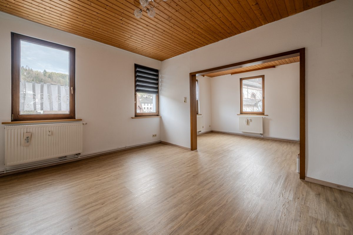 Immobilienangebot - Schramberg - Häuser - Schramberg: Großes Haus für die Familie – Wohnen und Vermieten unter einem Dach