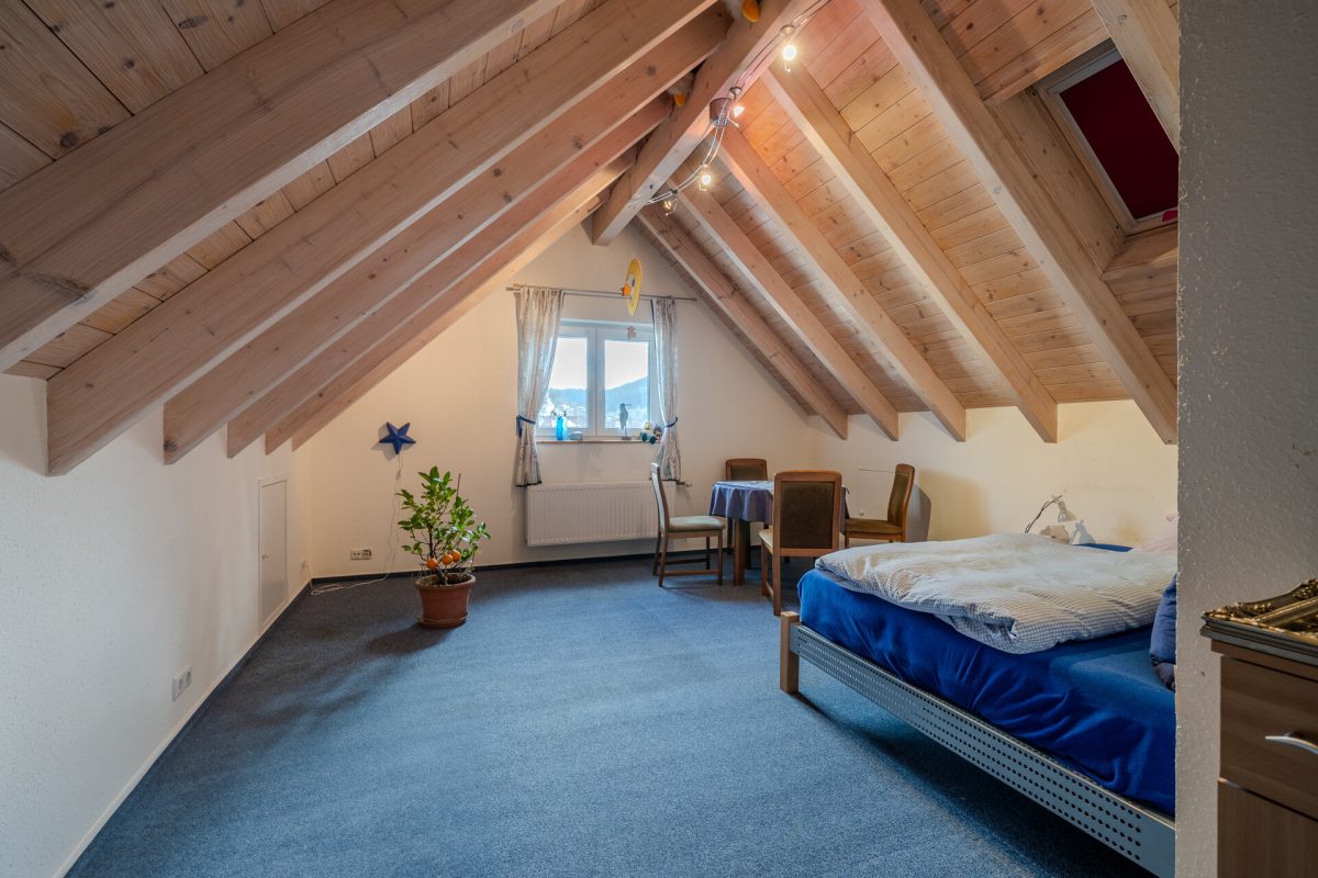 Immobilienangebot - Schramberg - Häuser - Schramberg: Großes Haus für die Familie – Wohnen und Vermieten unter einem Dach
