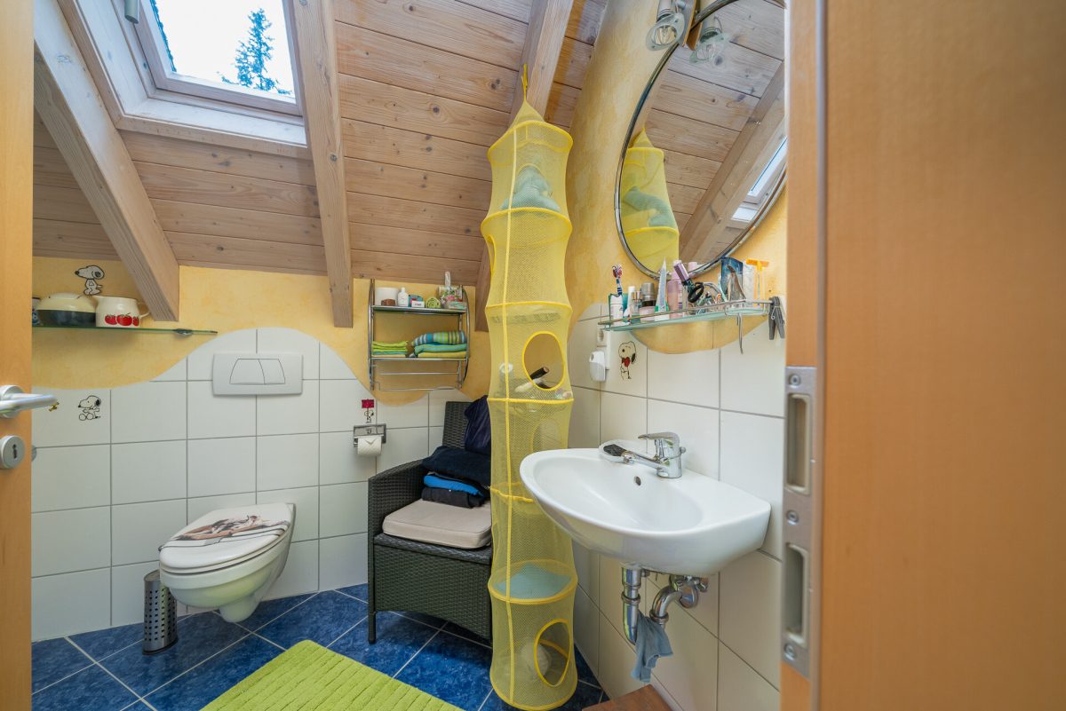 Immobilienangebot - Schramberg - Häuser - Schramberg: Großes Haus für die Familie – Wohnen und Vermieten unter einem Dach