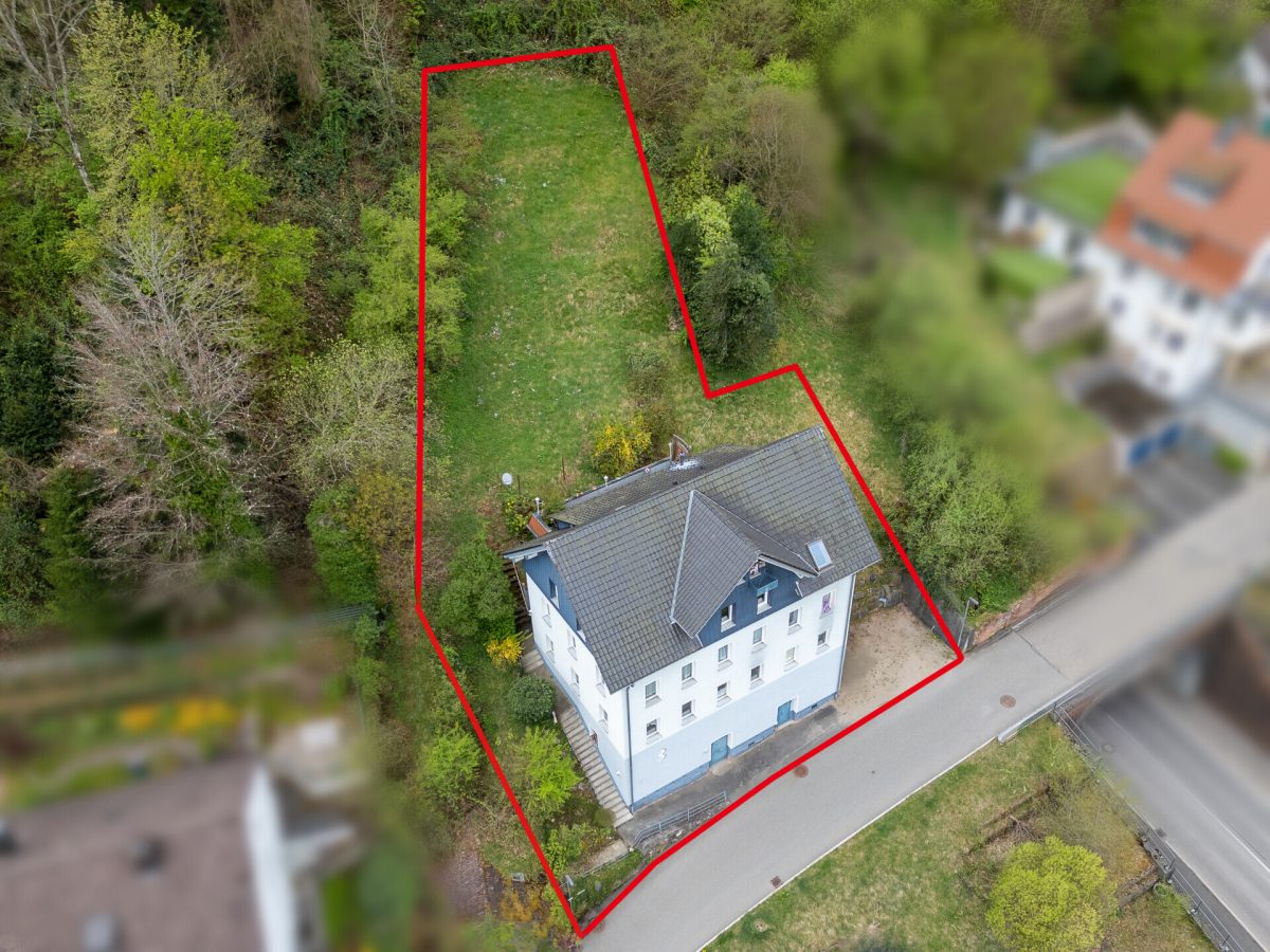 Immobilienangebot - Schramberg - Häuser - Schramberg: Großes Haus für die Familie – Wohnen und Vermieten unter einem Dach