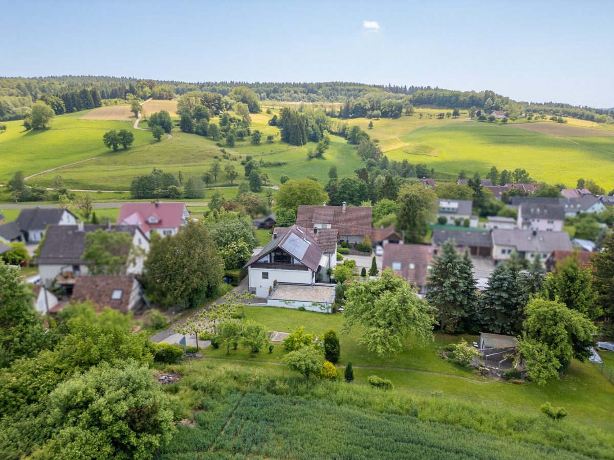Immobilienangebot - Stockach / Hoppetenzell - Häuser - Viel Platz zum Ankommen – Einfamilienhaus mit separater Wohnung in Hoppetenzell