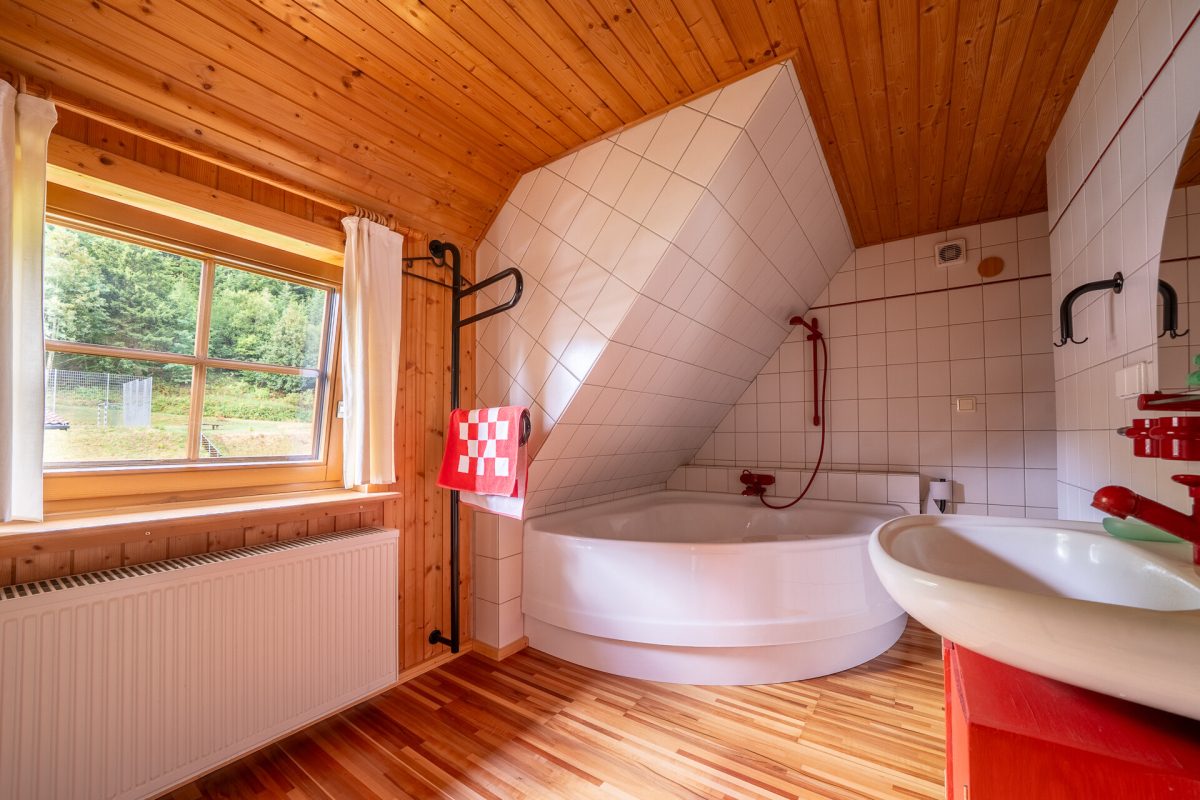 Immobilienangebot - Triberg / Gremmelsbach - Häuser - Viel Raum für Familie, Rückzug und neue Lebenspläne – Fachwerkhaus in Triberg-Gremmelsbach
