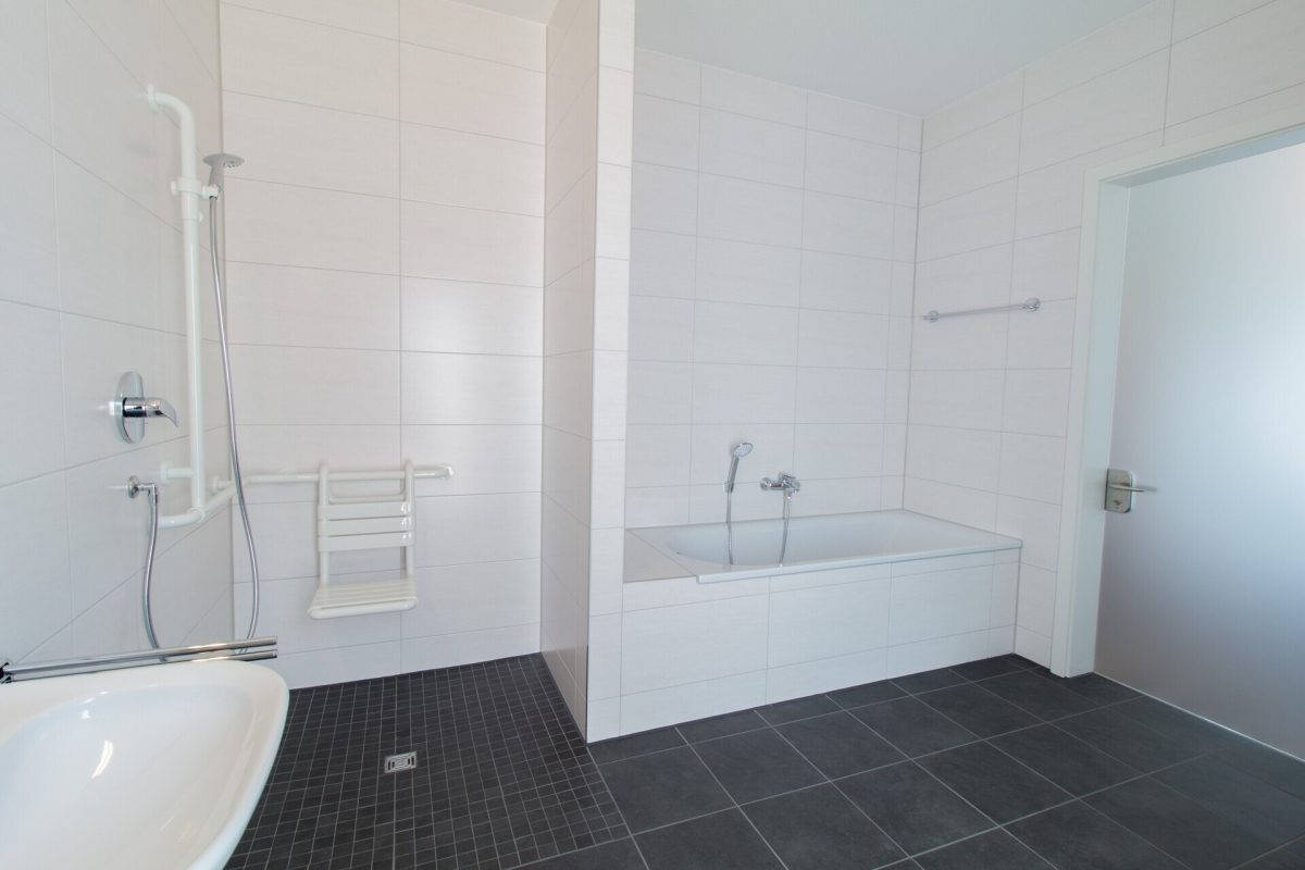 Immobilienangebot - Sankt Georgen im Schwarzwald - Wohnungen - Betreutes Wohnen ab 60 Jahren: Barrierefreie 2‑Zimmer-Wohnung mit Balkon und Einbauküche