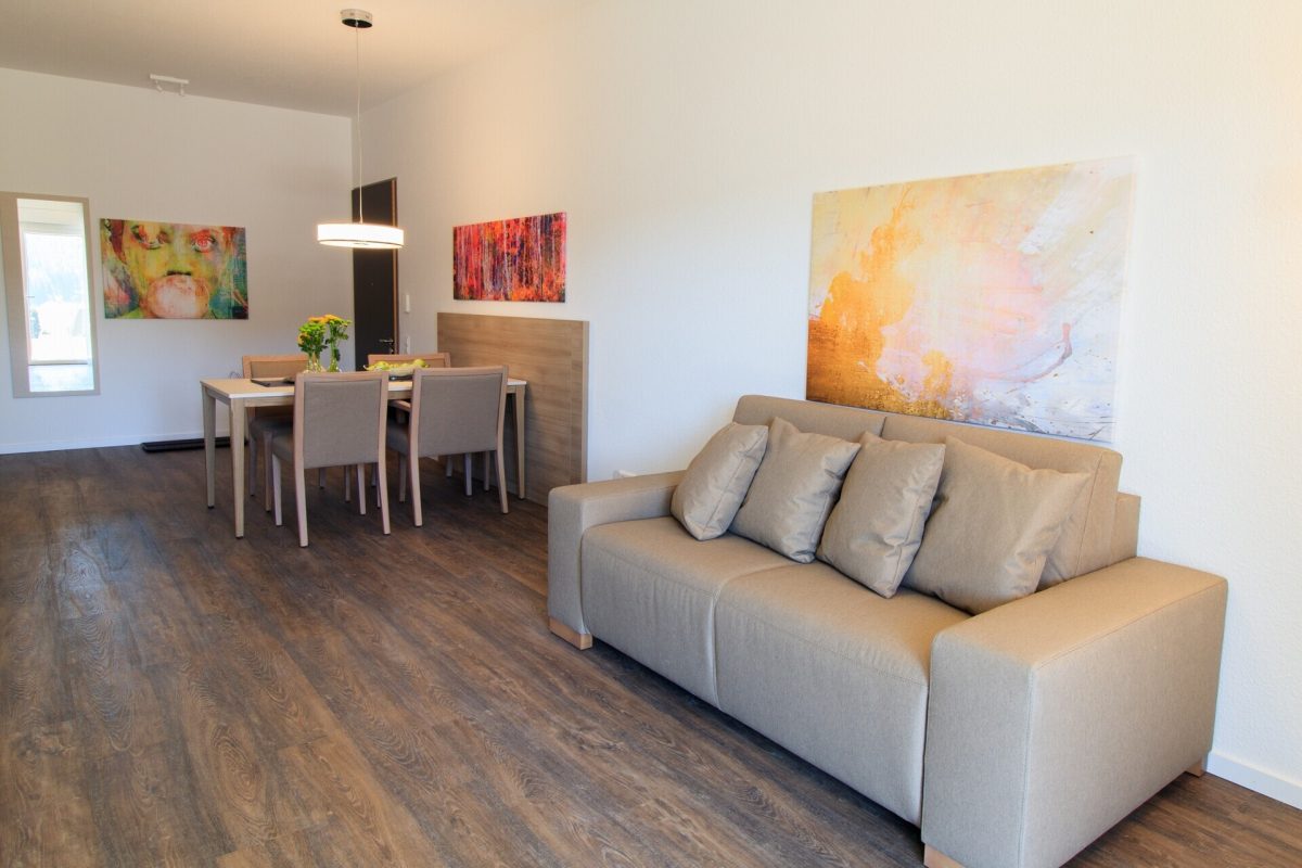 Immobilienangebot - Sankt Georgen im Schwarzwald - Wohnungen - Betreutes Wohnen ab 60 Jahren: Barrierefreie 2‑Zimmer-Wohnung mit Balkon und Einbauküche