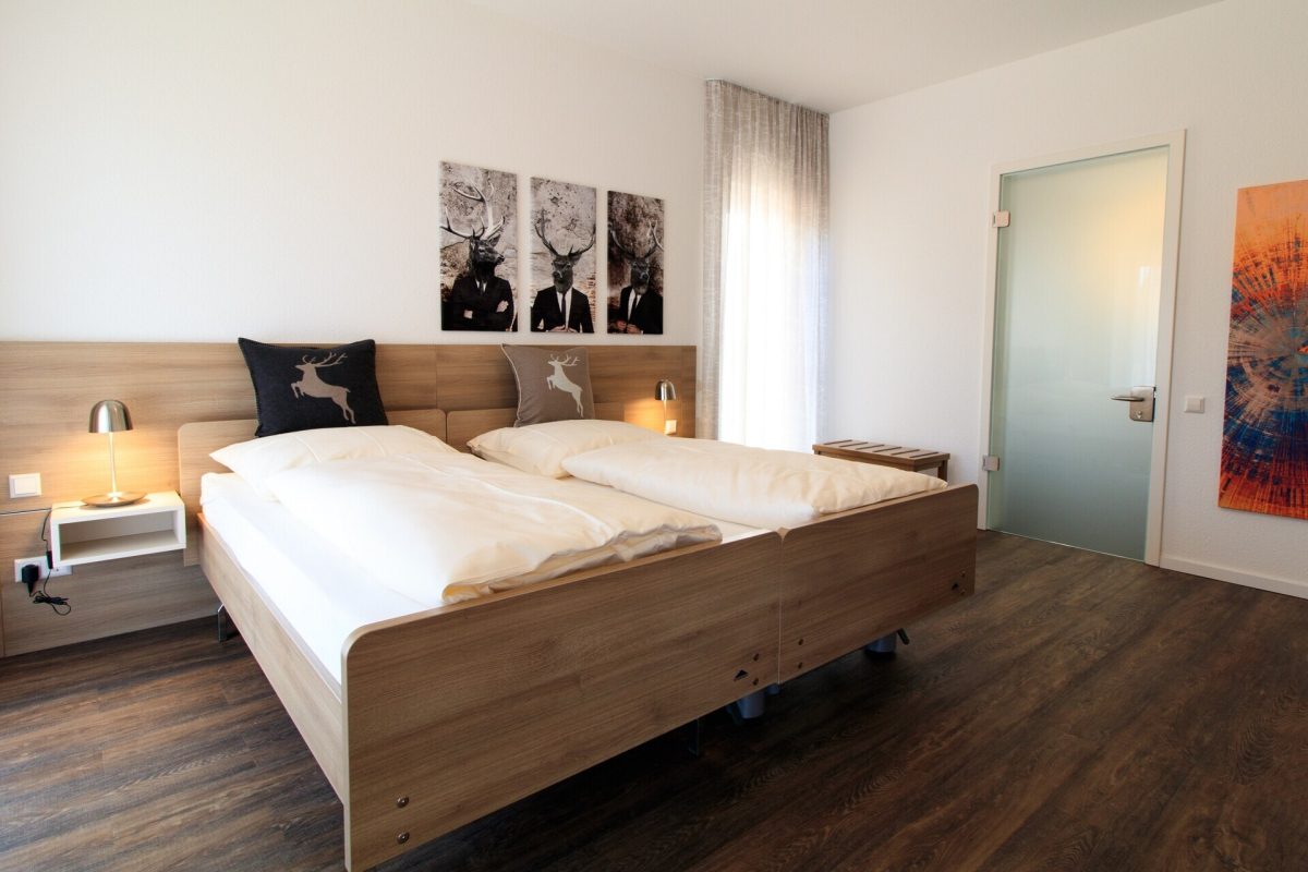 Immobilienangebot - Sankt Georgen im Schwarzwald - Wohnungen - Betreutes Wohnen ab 60 Jahren: Barrierefreie 2‑Zimmer-Wohnung mit Balkon und Einbauküche