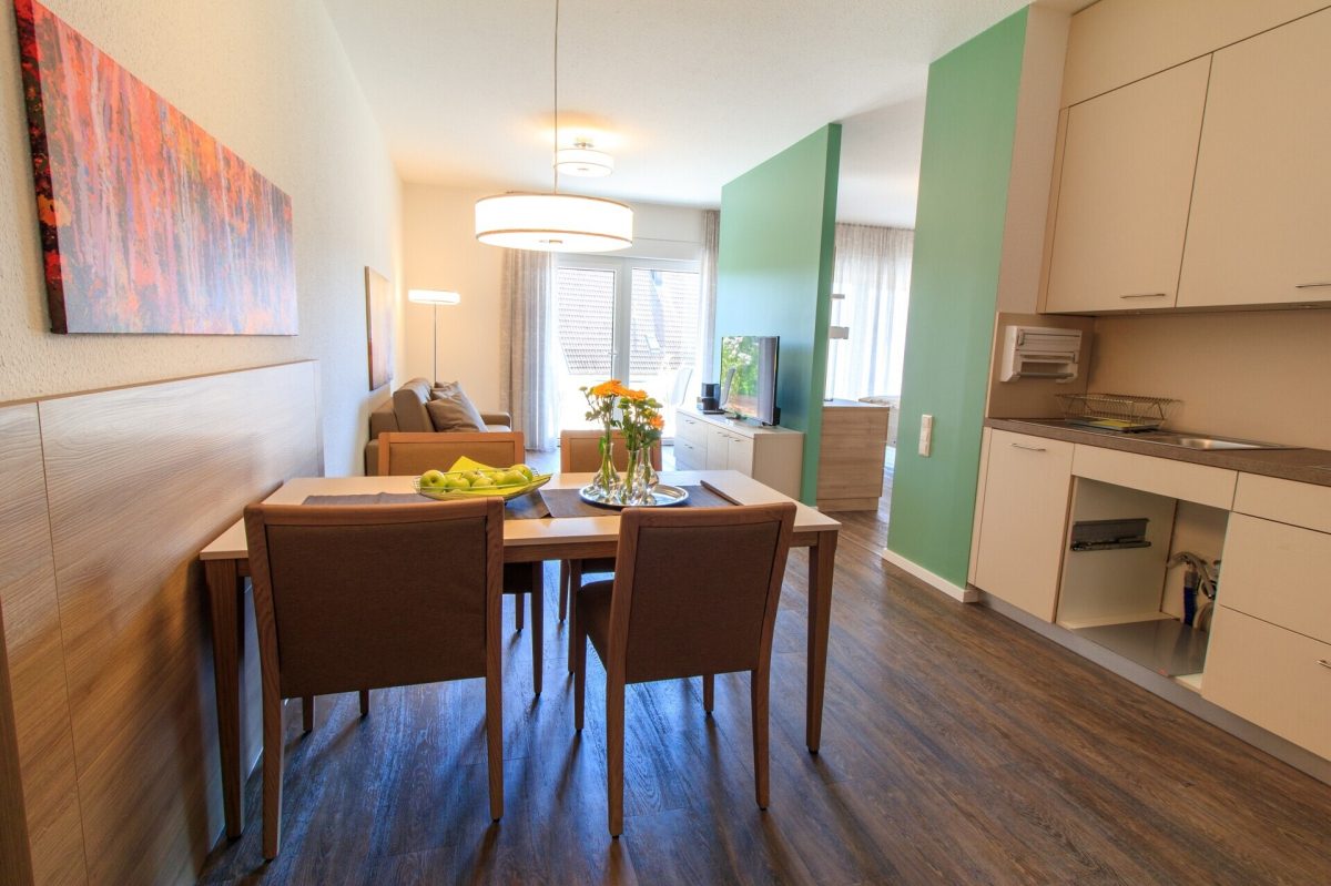 Immobilienangebot - Sankt Georgen im Schwarzwald - Wohnungen - Betreutes Wohnen ab 60 Jahren: Barrierefreie 2‑Zimmer-Wohnung mit Balkon und Einbauküche