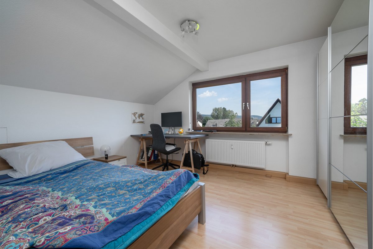 Immobilienangebot - Tuttlingen - Wohnungen - Mehr Freiraum als erwartet: helle Dachgeschosswohnung mit Balkon und Carport