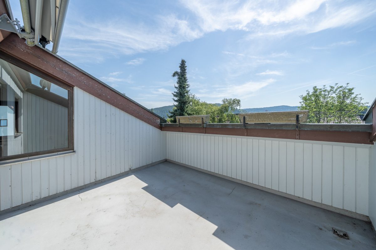 Immobilienangebot - Tuttlingen - Wohnungen - Mehr Freiraum als erwartet: helle Dachgeschosswohnung mit Balkon und Carport