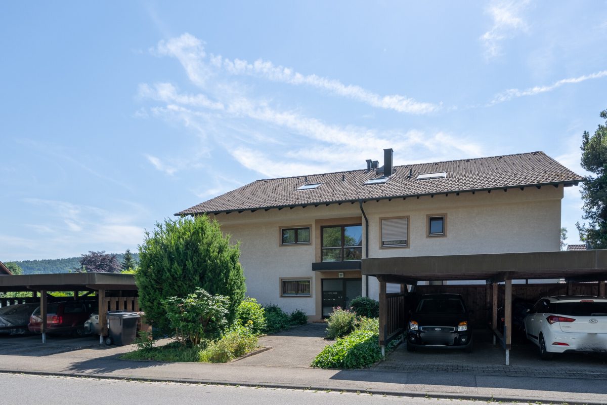 Immobilienangebot - Tuttlingen - Wohnungen - Mehr Freiraum als erwartet: helle Dachgeschosswohnung mit Balkon und Carport