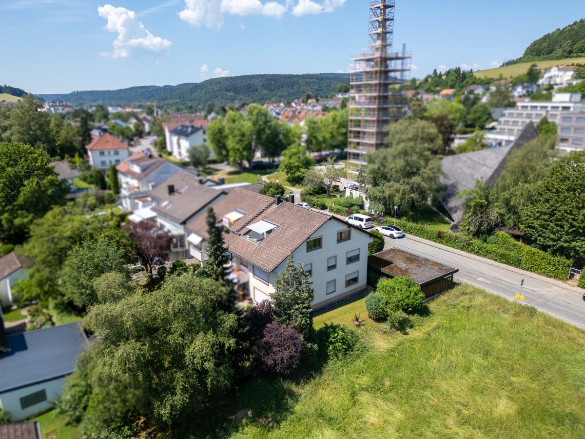 Immobilienangebot - Tuttlingen - Wohnungen - Mehr Freiraum als erwartet: helle Dachgeschosswohnung mit Balkon und Carport