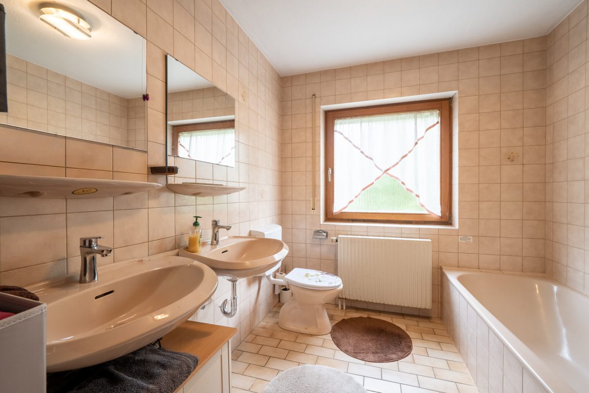 Immobilienangebot - Dietingen - Häuser - *PROVISIONSFREI* Familienhaus mit Einliegerwohnung, Garten und drei gut nutzbaren Ebenen